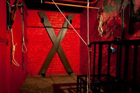 Loue cave " Donjon SM "